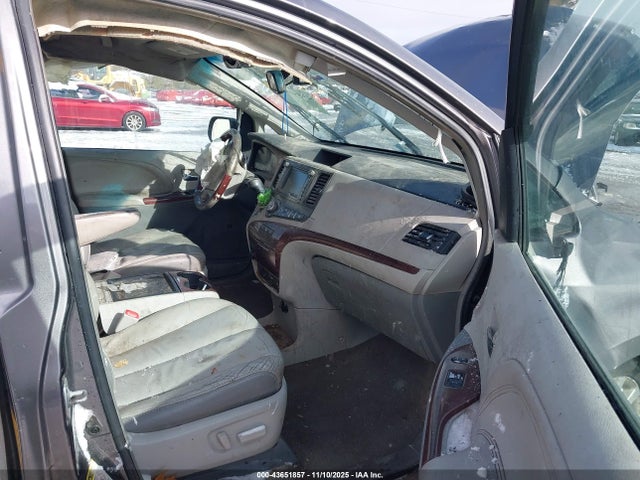 2011 Toyota Sienna Limited V6 მანქანა იყიდება აუქციონზე, vin: 5TDYK3DC1BS175201, აუქციონის ნომერი: 43651857
