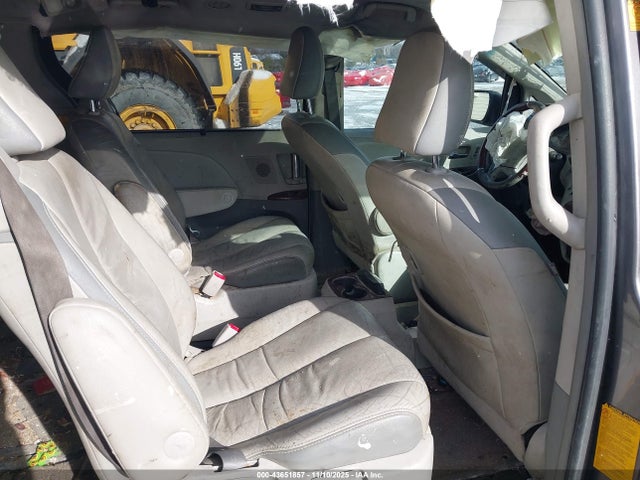2011 Toyota Sienna Limited V6 მანქანა იყიდება აუქციონზე, vin: 5TDYK3DC1BS175201, აუქციონის ნომერი: 43651857