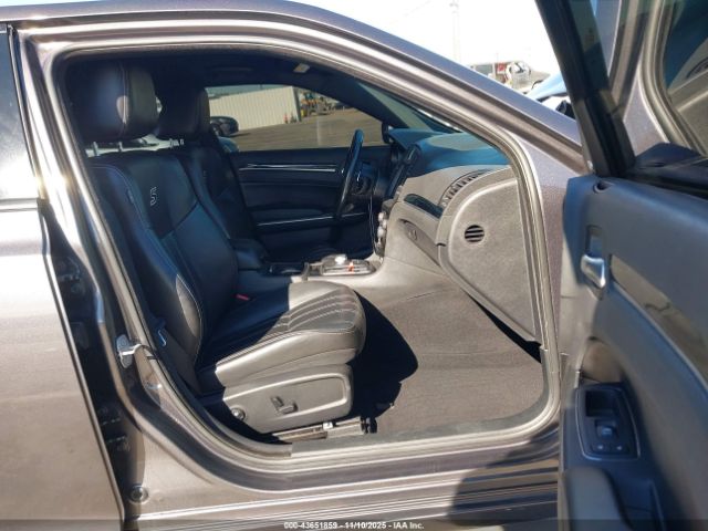 2019 CHRYSLER 300 2C3CCABG4KH548865 Photo 4