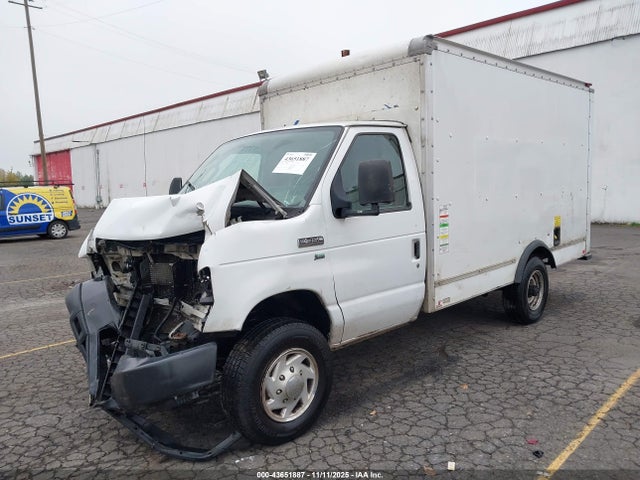 Ford E-350 Cutaway 2014 1FDWE3FLXEDA60829 Image 2