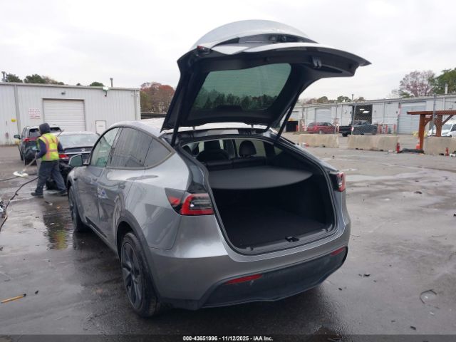 2024 TESLA MODEL Y 7SAYGDEEXRA302050 Photo 2
