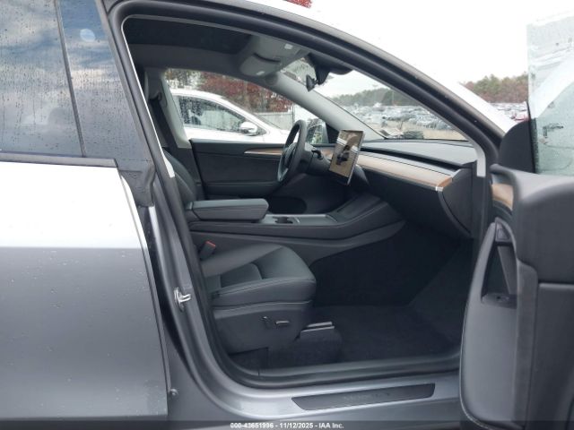 2024 TESLA MODEL Y 7SAYGDEEXRA302050 Photo 4