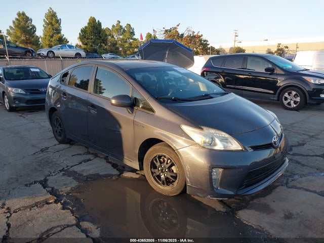 Toyota Prius Two 2014 JTDKN3DU0E0368386 zdjęcie główne