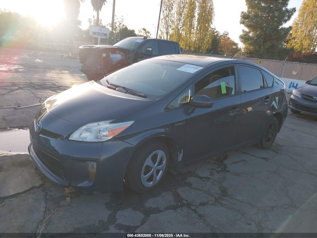 Toyota Prius Two 2014 JTDKN3DU0E0368386 Image 2