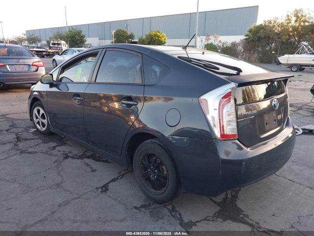 Toyota Prius Two 2014 JTDKN3DU0E0368386 Image 3