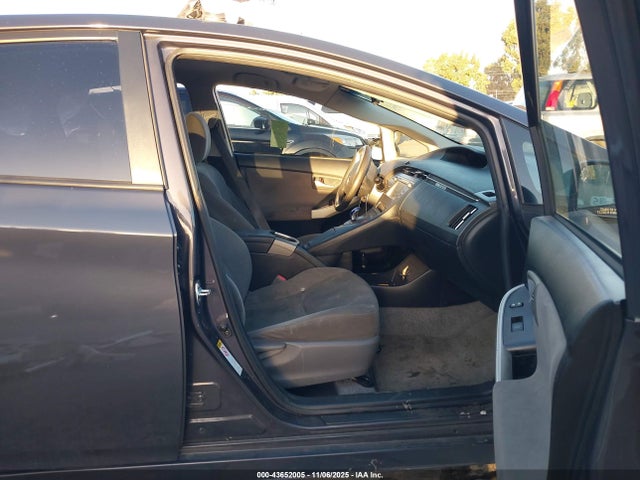Toyota Prius Two 2014 JTDKN3DU0E0368386 Image 5