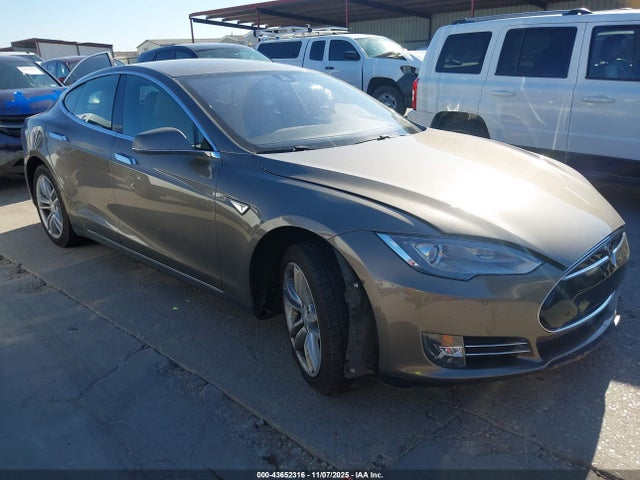 2015 TESLA MODEL S 5YJSA1H2XFF086154 Photo 0