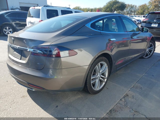 2015 TESLA MODEL S 5YJSA1H2XFF086154 Photo 3
