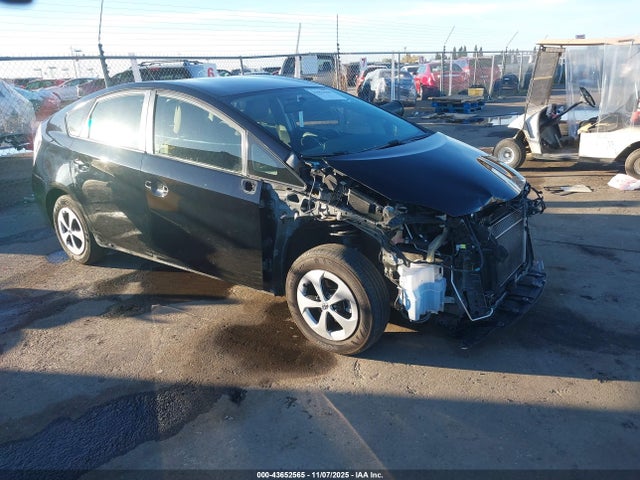 Toyota Prius Two 2015 JTDKN3DU4F0407398 zdjęcie główne