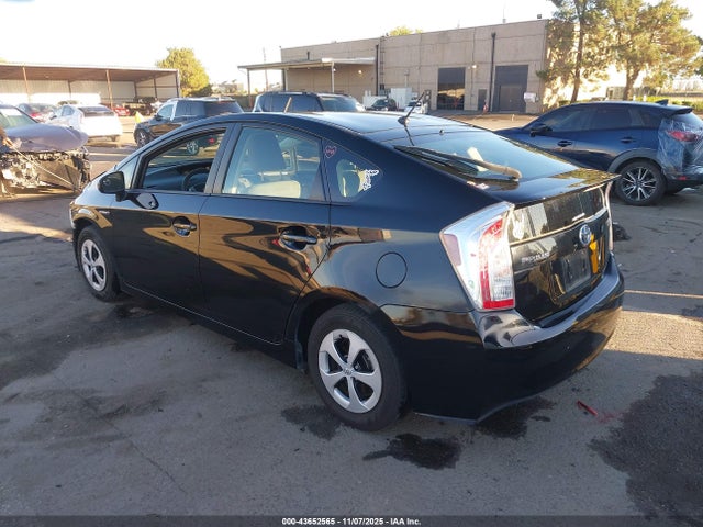 Toyota Prius Two 2015 JTDKN3DU4F0407398 Image 3