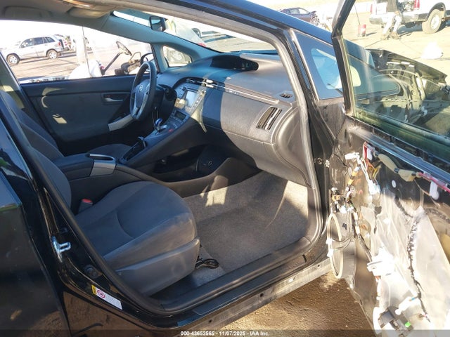 Toyota Prius Two 2015 JTDKN3DU4F0407398 Image 5