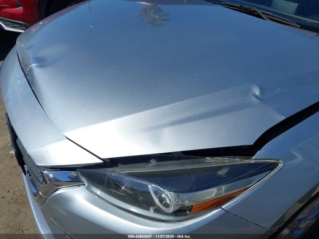 3MZBN1V3XJM257858 Mazda Mazda3 Touring