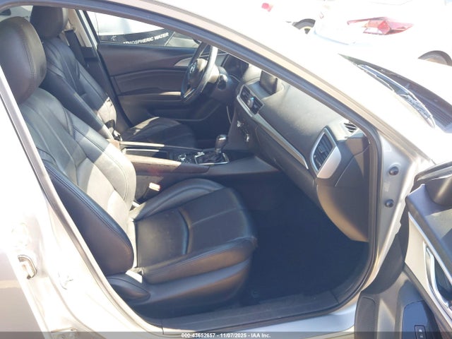 3MZBN1V3XJM257858 Mazda Mazda3 Touring