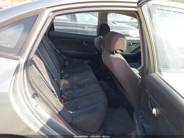 2010 HYUNDAI ELANTRA KMHDU4AD5AU838447 Photo 7