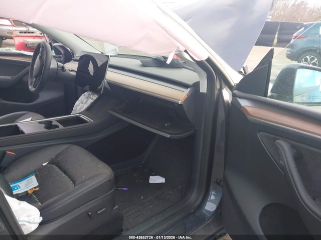 2023 TESLA MODEL Y 7SAYGDEE9PF847530 Photo 4