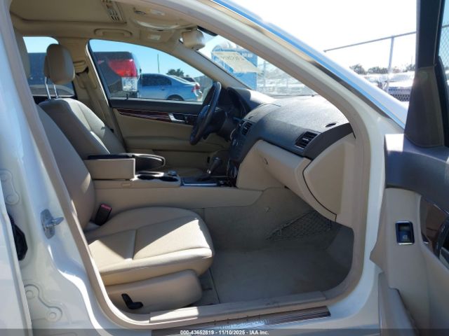 2010 MERCEDES-BENZ C 300 WDDGF8BB0AR126369 Photo 4