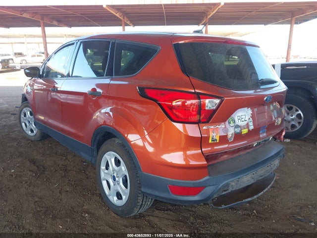 Ford ESCAPE S 2019 1FMCU0F71KUB62393 Image 3