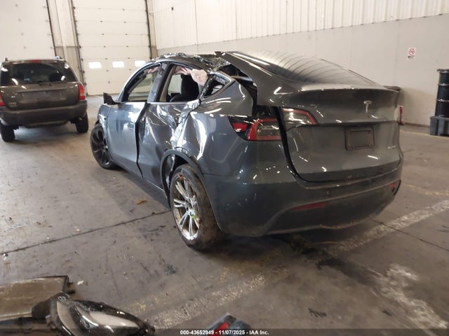 2023 TESLA MODEL Y 7SAYGAEE6PF882606 Photo 2