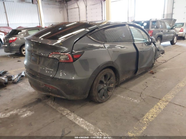 2023 TESLA MODEL Y 7SAYGAEE6PF882606 Photo 3