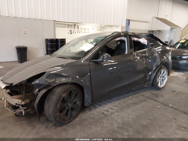 2023 TESLA MODEL Y 7SAYGAEE6PF882606 Photo 5
