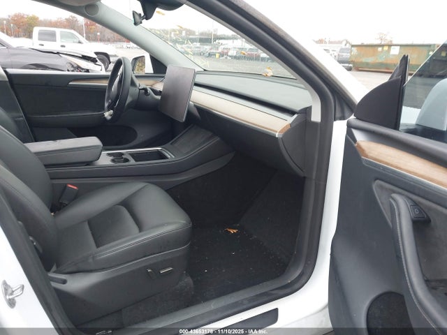 2024 TESLA MODEL Y 7SAYGDEEXRA278932 Photo 4