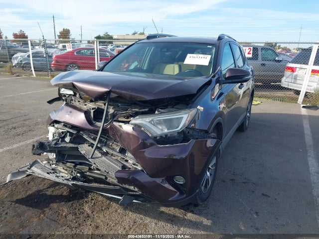 2T3WFREV6JW458012 Toyota Rav4 Xle