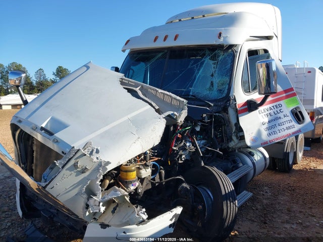 43653194 :رقم المزاد ، 3AKJGLDV3HSJD8223 vin ، 2017 Freightliner Cascadia 125 مزاد بيع