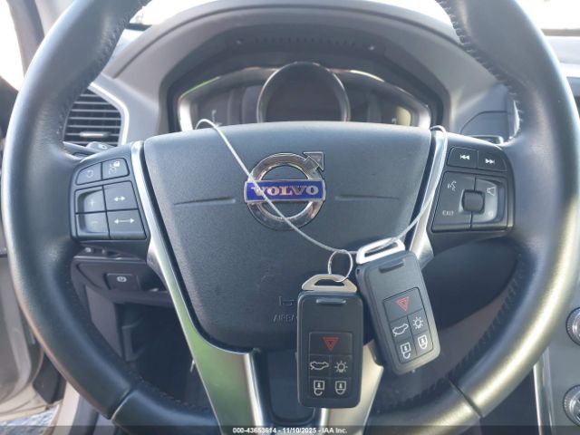 2017 VOLVO XC60 YV440MDR3H2095815 Photo 10