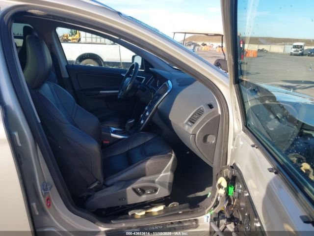 2017 VOLVO XC60 YV440MDR3H2095815 Photo 4