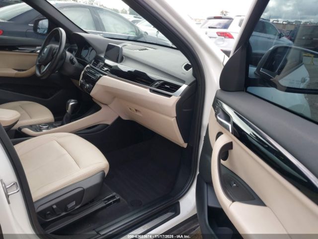 2019 BMW X1 WBXHT3C56K3H34460 Photo 4