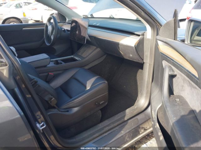 2023 TESLA MODEL Y 7SAYGDEE2PF642955 Photo 4