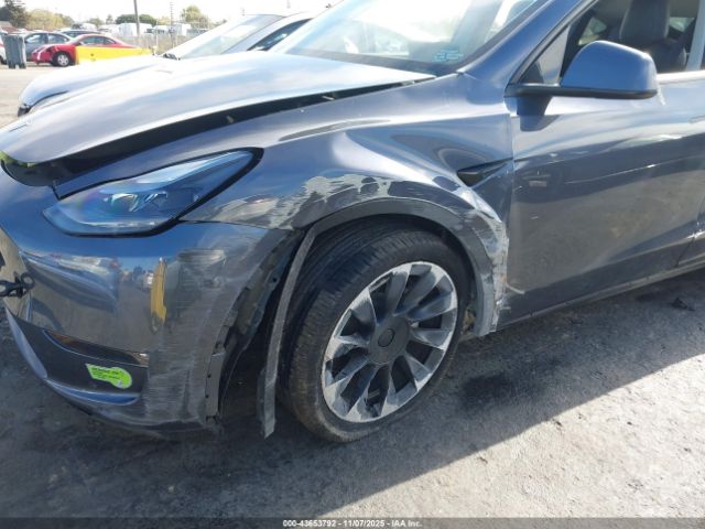 2023 TESLA MODEL Y 7SAYGDEE2PF642955 Photo 5