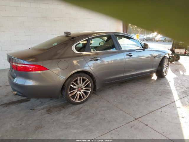 2017 JAGUAR XF SAJBK4BV5HCY26602 Photo 3