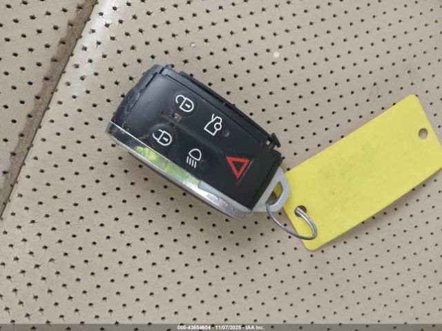 2012 JAGUAR XF SAJWA0HB8CLS44450 Photo 10