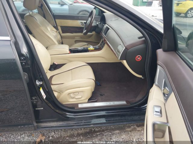 2012 JAGUAR XF SAJWA0HB8CLS44450 Photo 4