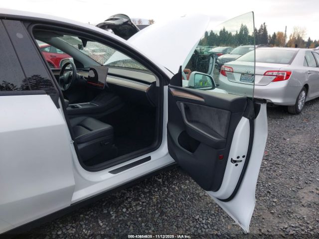 2023 TESLA MODEL Y 7SAYGDEE0PF754492 Photo 4