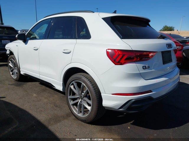 2021 AUDI Q3 WA1DECF35M1137595 Photo 2