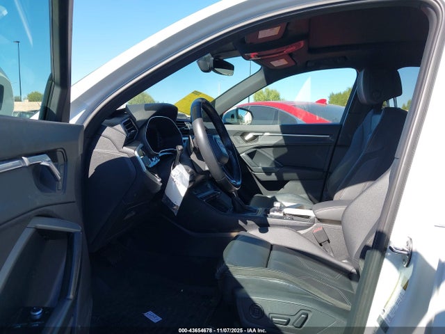 2021 AUDI Q3 WA1DECF35M1137595 Photo 4