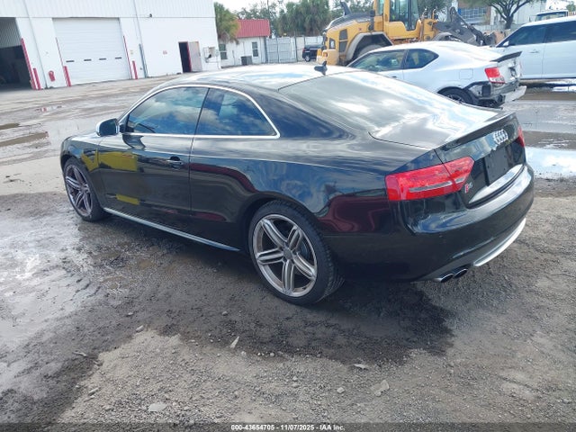 2010 AUDI S5 WAUVVAFR3AA034462 Photo 2
