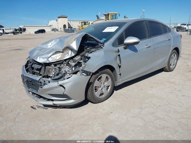 Chevrolet Cruze Ls Auto 2018 1G1BC5SM3J7223633 Image 2