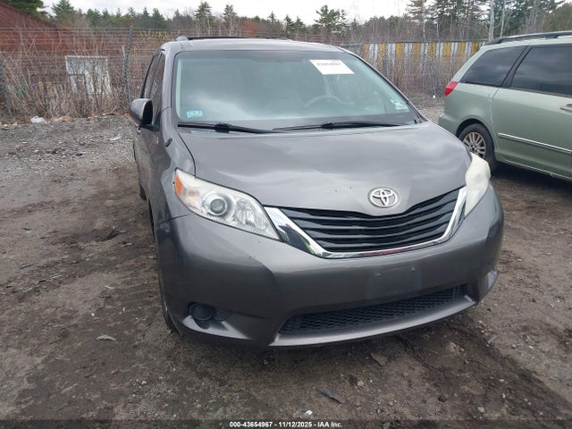 5TDJK3DC1ES077081 Toyota Sienna Le 7 Passenger
