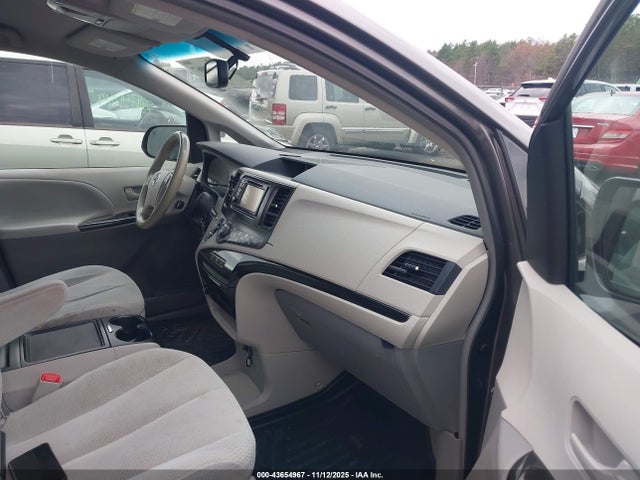 5TDJK3DC1ES077081 Toyota Sienna Le 7 Passenger