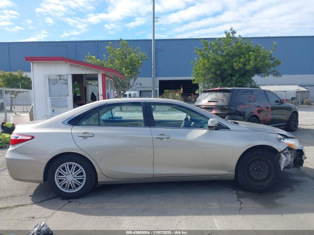 4T1BF1FK3HU719572 Toyota CAMRY LE