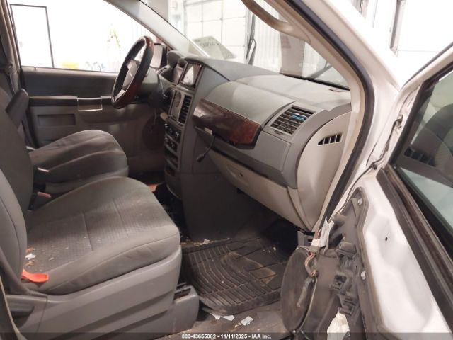 2010 CHRYSLER TOWN & COUNTRY 2A4RR4DE0AR315943 Photo 4