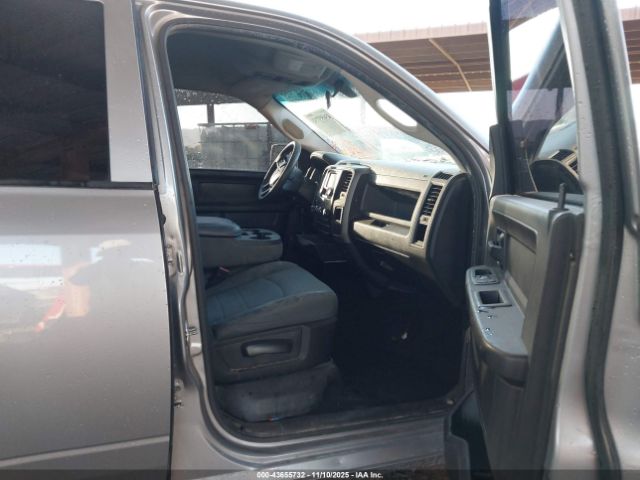 2019 RAM 1500 CLASSIC 1C6RR7KG1KS621116 Photo 4