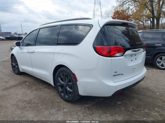 2018 CHRYSLER PACIFICA 2C4RC1EG4JR174316 Photo 2