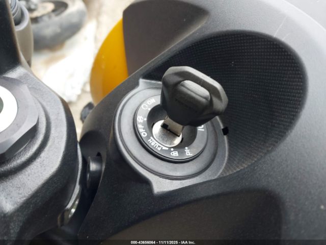 2025 TRIUMPH MOTORCYCLE TRIDENT 660 SMTL21U41STCD3347 Photo 10