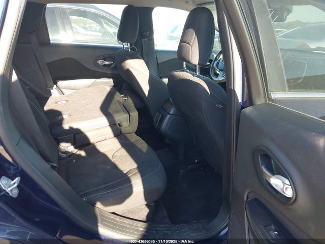 1C4PJLCB1GW293473 Jeep Cherokee Latitude