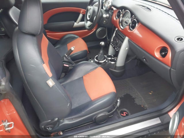 2005 MINI COOPER S WMWRH334X5TF81383 Photo 4