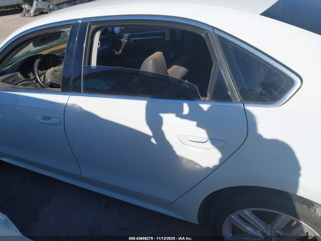 Volkswagen Passat 2.0t Se 2018 1VWBA7A32JC020979 Image 14